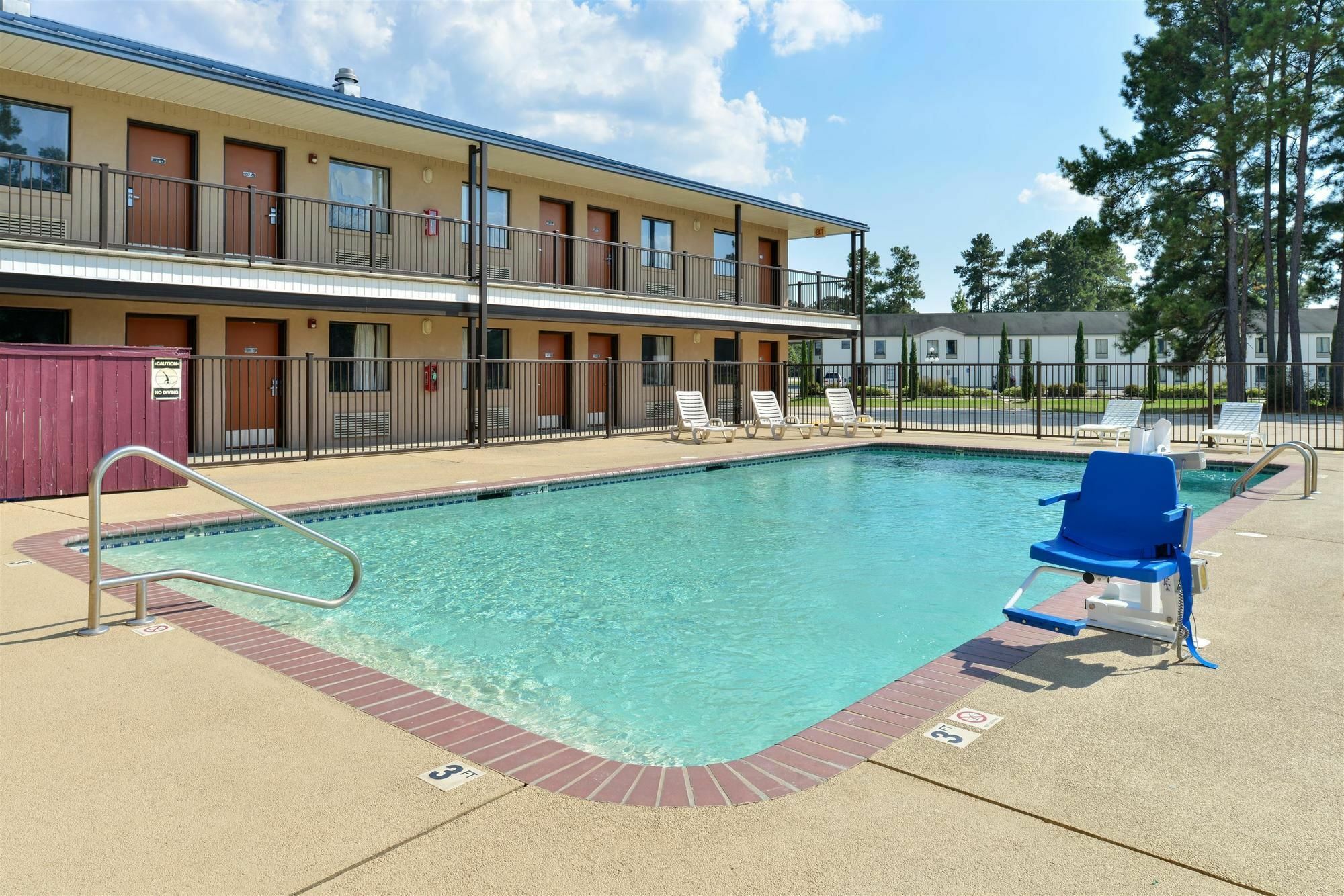 Americas Best Value Inn Kinder Exterior photo